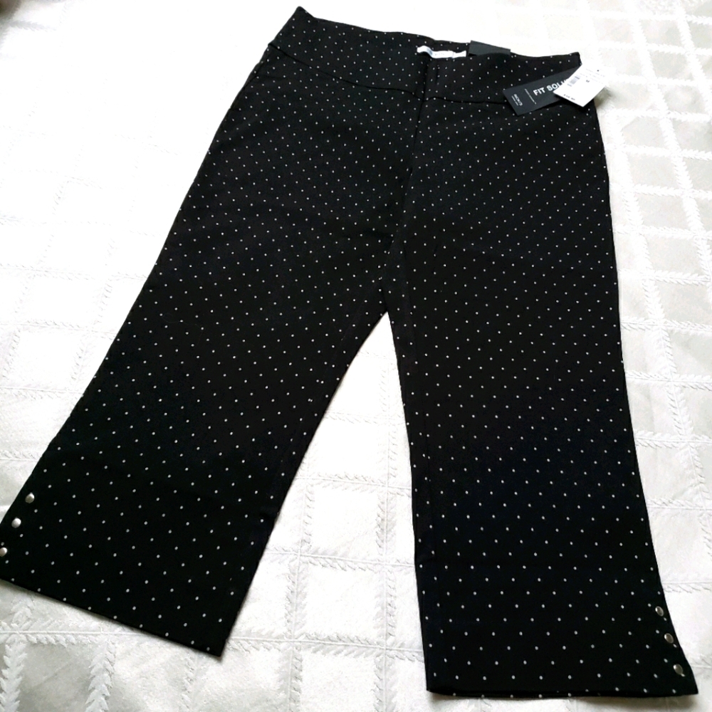 Capri polka-dot pants.